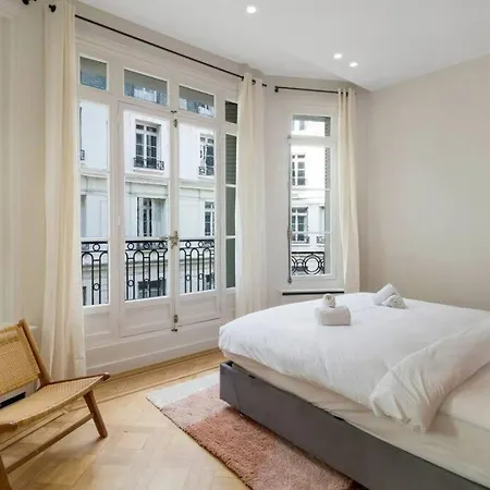 Luxe A La Francaise - 8 Personnes * Paříž